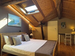 Apartamento familiar | Escritorio, wifi gratis, ropa de cama