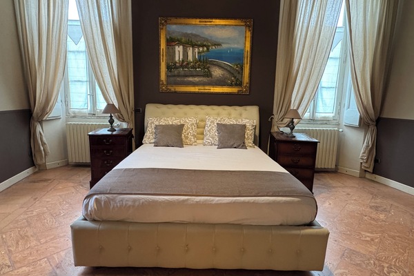 Suite, en el área del jardín | Escritorio, wifi gratis y ropa de cama
