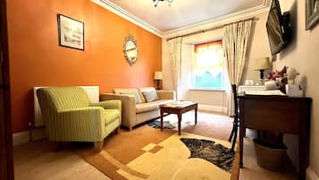 豪華套房, 1 間臥室 (with lounge and bathroom) | 客廳 | 平面電視