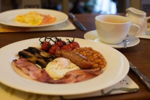 Daily full breakfast (GBP 10 per person)