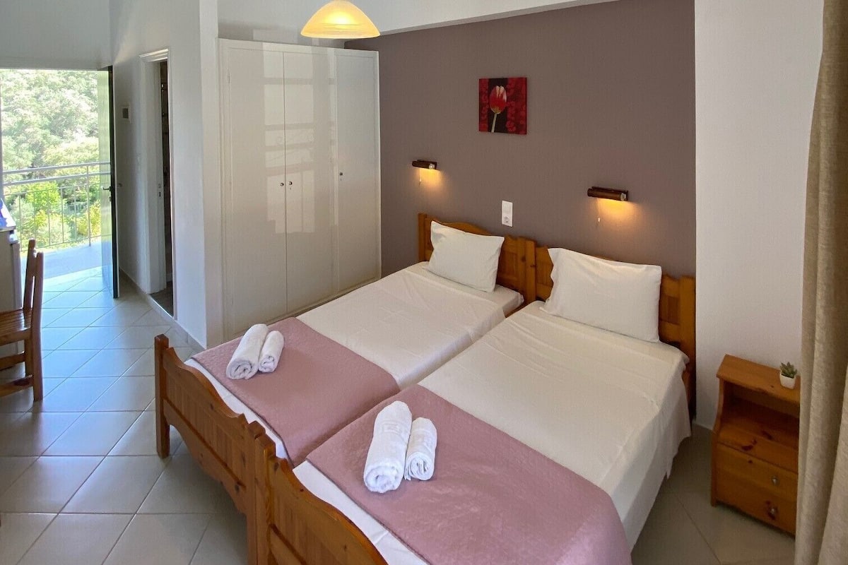 Studio | Free cots/infant beds, free WiFi, bed sheets