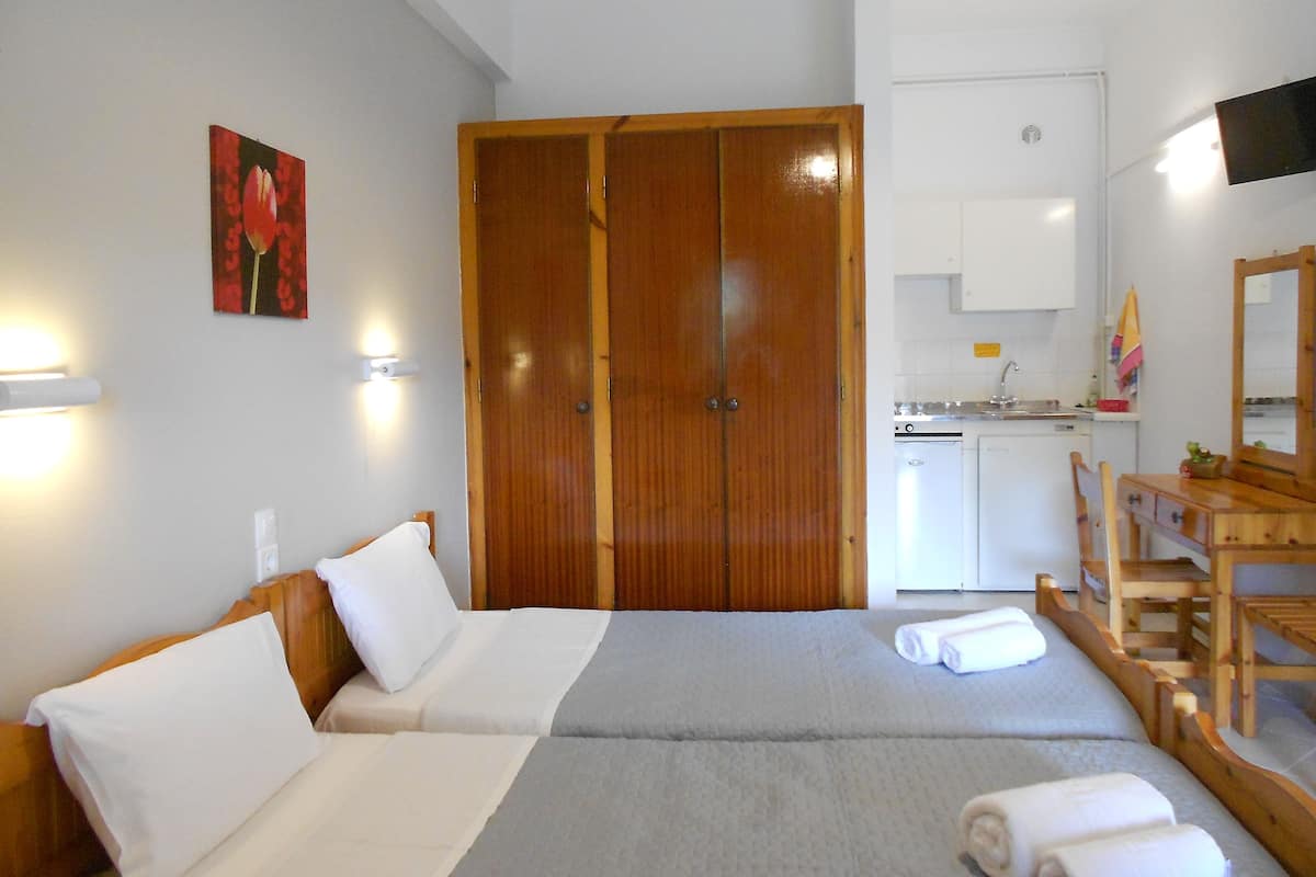 Studio, Ground Floor | Free cots/infant beds, free WiFi, bed sheets