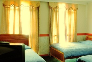 Quadruple Room, Multiple Beds | Desk, iron/ironing board, free WiFi, bed sheets - Hotel New Asturias (Vina del Mar)