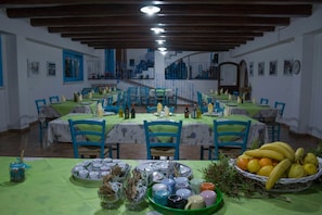 Desayuno de cocina local incluido todos los días