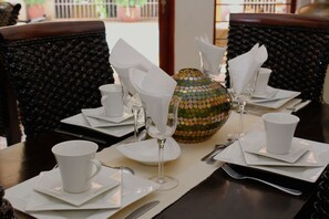 Café da manhã inglês grátis todos os dias