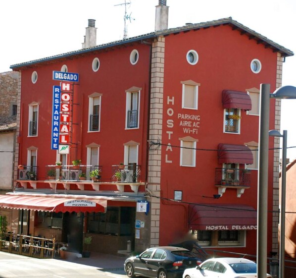 Front of property - Hostal Delgado (Benabarre)