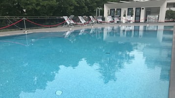 Seasonal outdoor pool, open 8:00 AM to 6 PM, cabanas (surcharge)