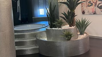 Luxury Suite | Bathroom | Free toiletries, hair dryer, slippers, bidet