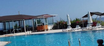 Grand Ada Family Hotel