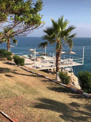 Private beach, sun loungers, beach umbrellas, beach bar - Grand Ada Family Hotel (Erdemli)