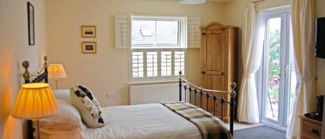 Deluxe Studio Suite, 1 Double Bed, Courtyard Area | 1 bedroom, premium bedding, individually decorated