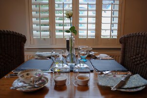 Free daily English breakfast