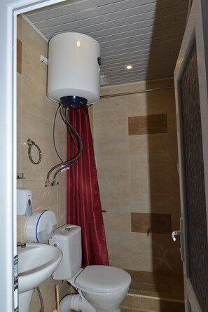 Triple Room, City View | Bathroom | Shower, rainfall showerhead, designer toiletries, hair dryer - Hotel Like (Akhaltsikhe)