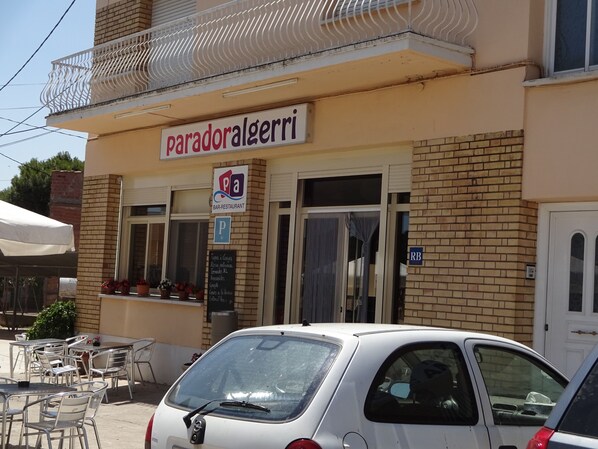Front of property - Hostal Terraferma (Algerri)