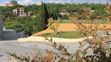 Doppia Classic, bagno in camera, vista giardino | Vista cortile