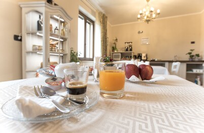 Villa Malvasio Pool and Jacuzzi Room Sassari