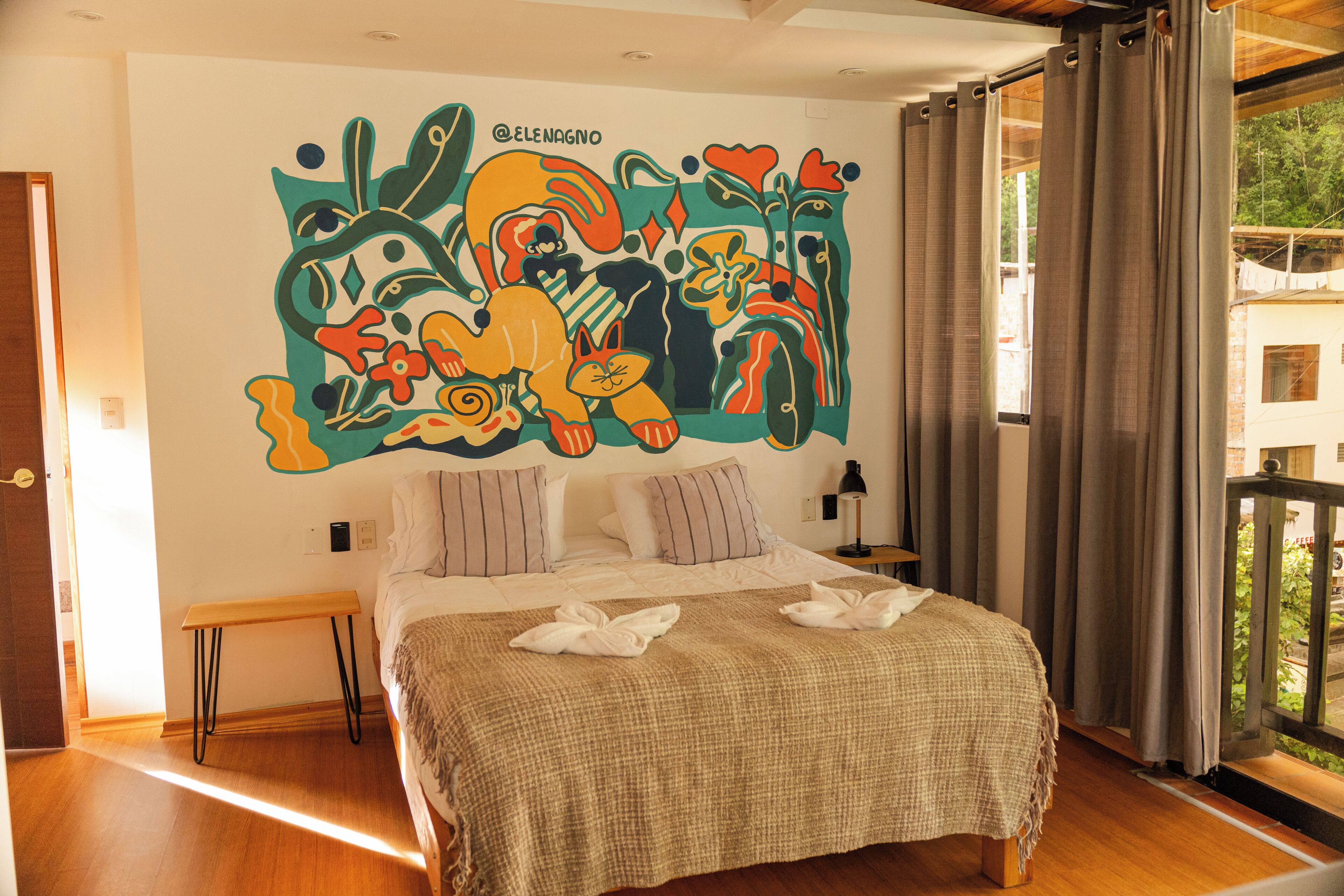 Phòng đôi có thiết kế đặc sắc, 1 giường đôi, quang cảnh đồi núi | Truy cập Internet không dây miễn phí, bộ trải giường 