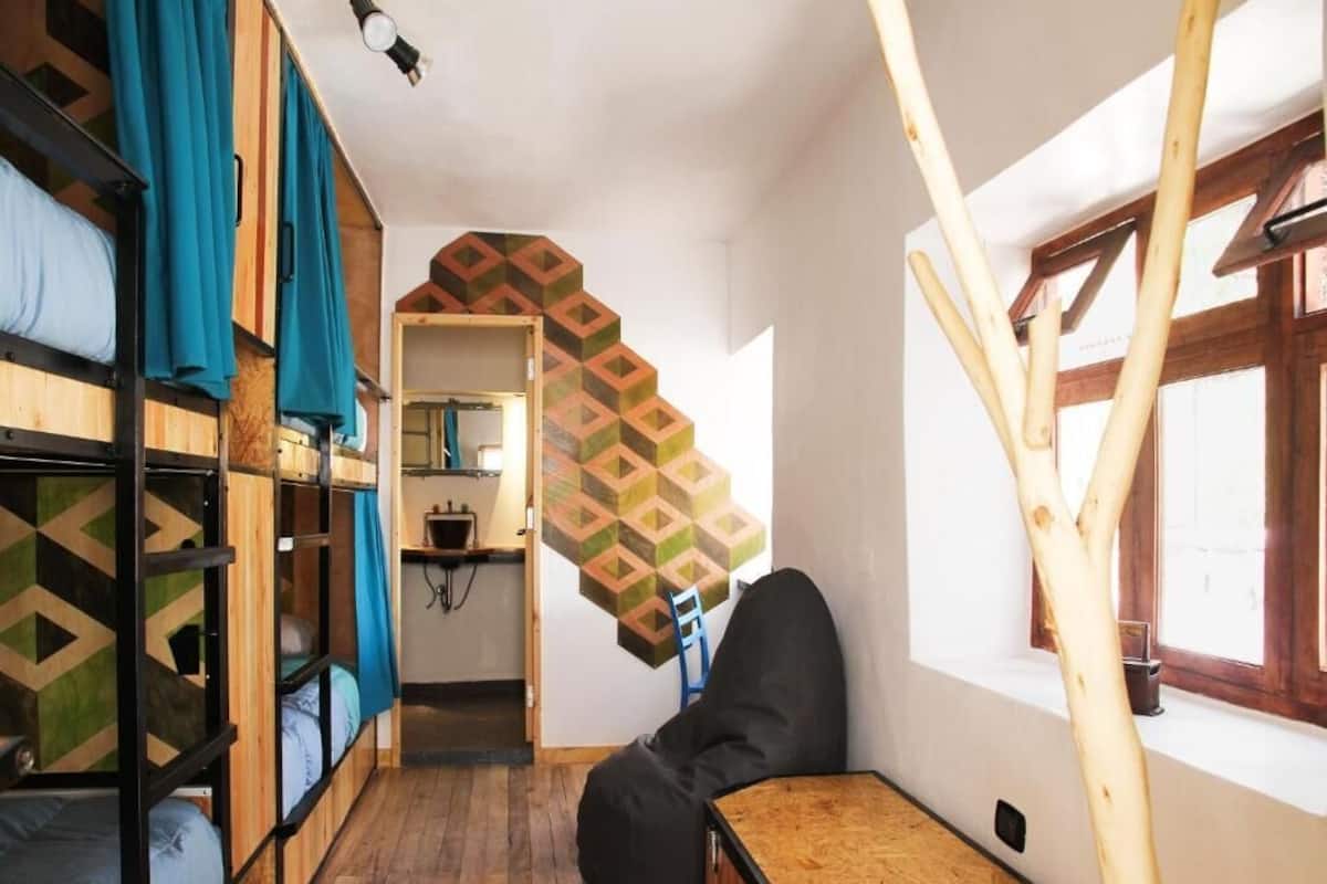 WiFi (free), bed sheets