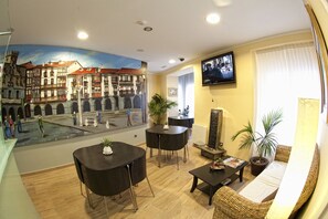 Bar-salon dans le hall