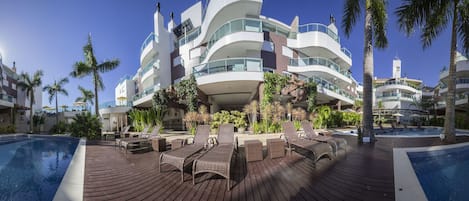 Kolam renang outdoor