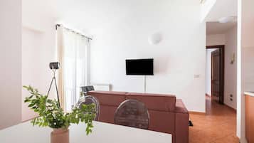 1 bedroom, individually furnished, desk, laptop workspace