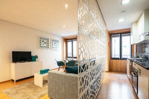 Apartamento, 1 quarto | Área de estar | TV de tela plana