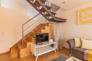 Duplex, 1 quarto | Área de estar | TV de tela plana