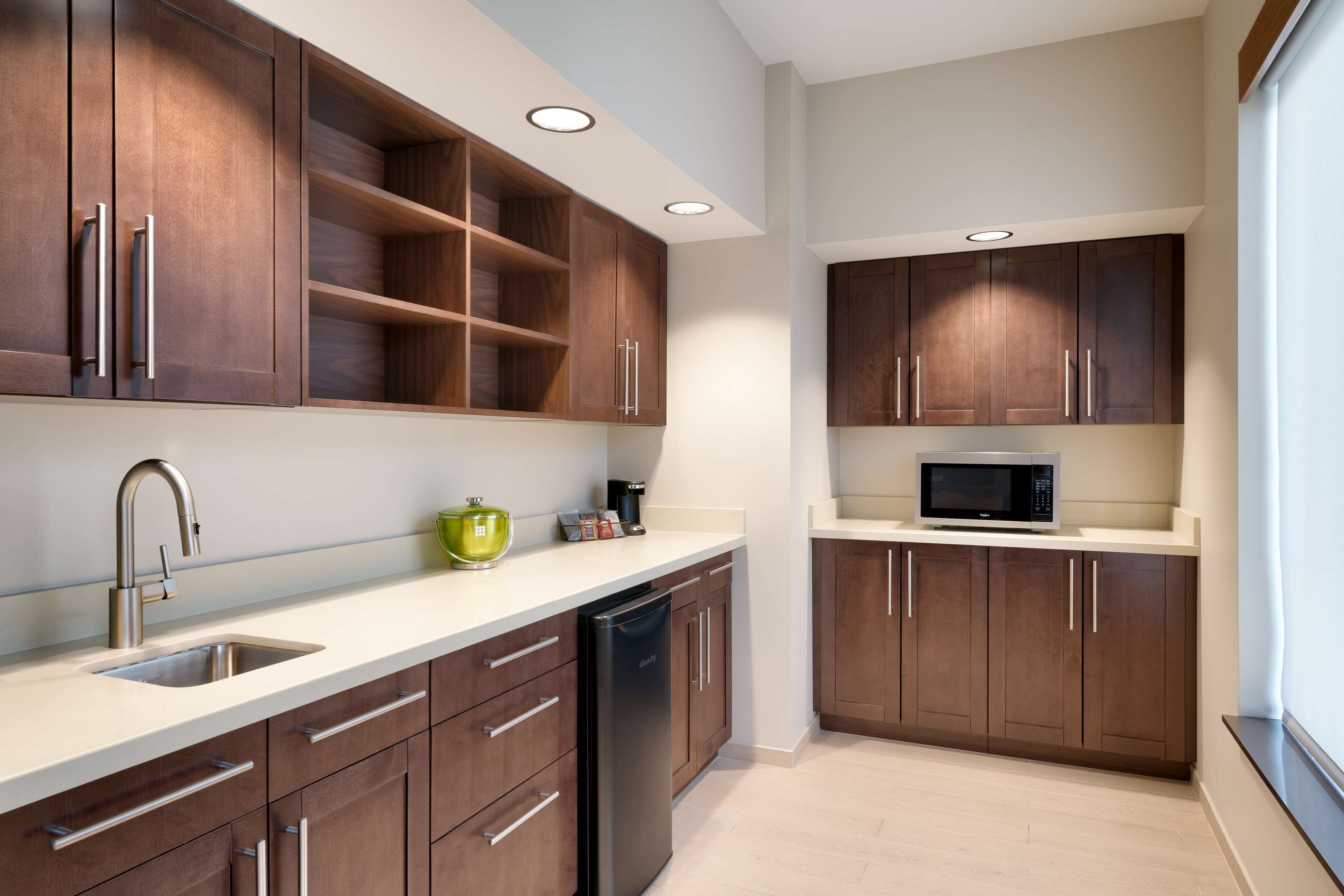 suite, 1 bedroom | desk, laptop workspace, blackout curtains, free cots/infant beds