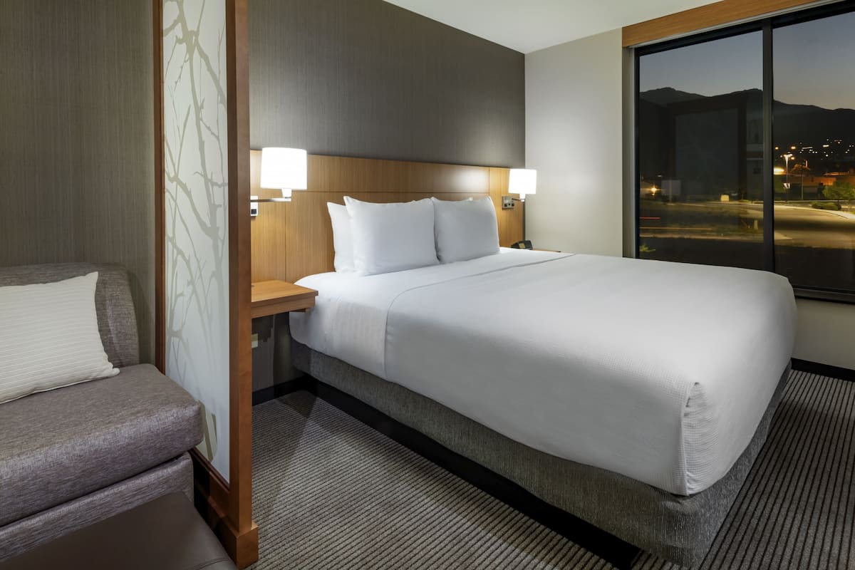 Schreibtisch, laptopgeeigneter Arbeitsplatz, VerdunkelungsvorhƤnge