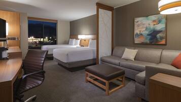 Room, Multiple Beds (2 Queenbeds & Sofabed, High Floor)