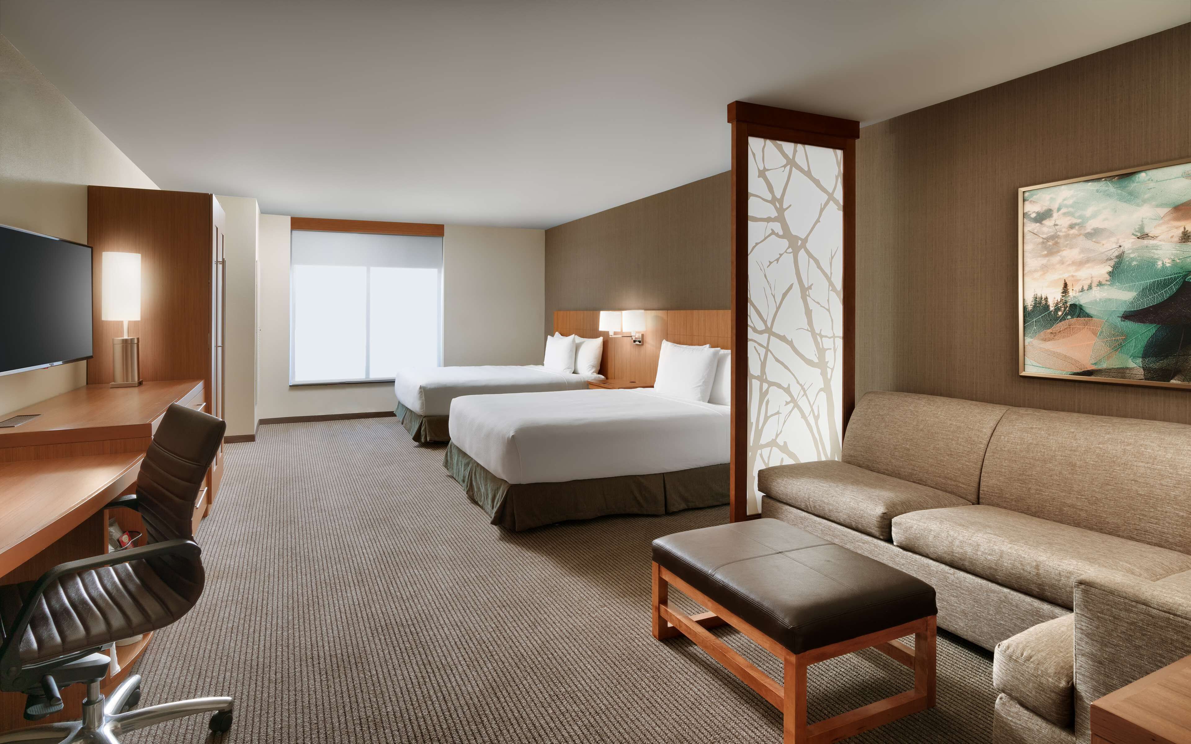 desk, laptop workspace, blackout curtains, free cots/infant beds