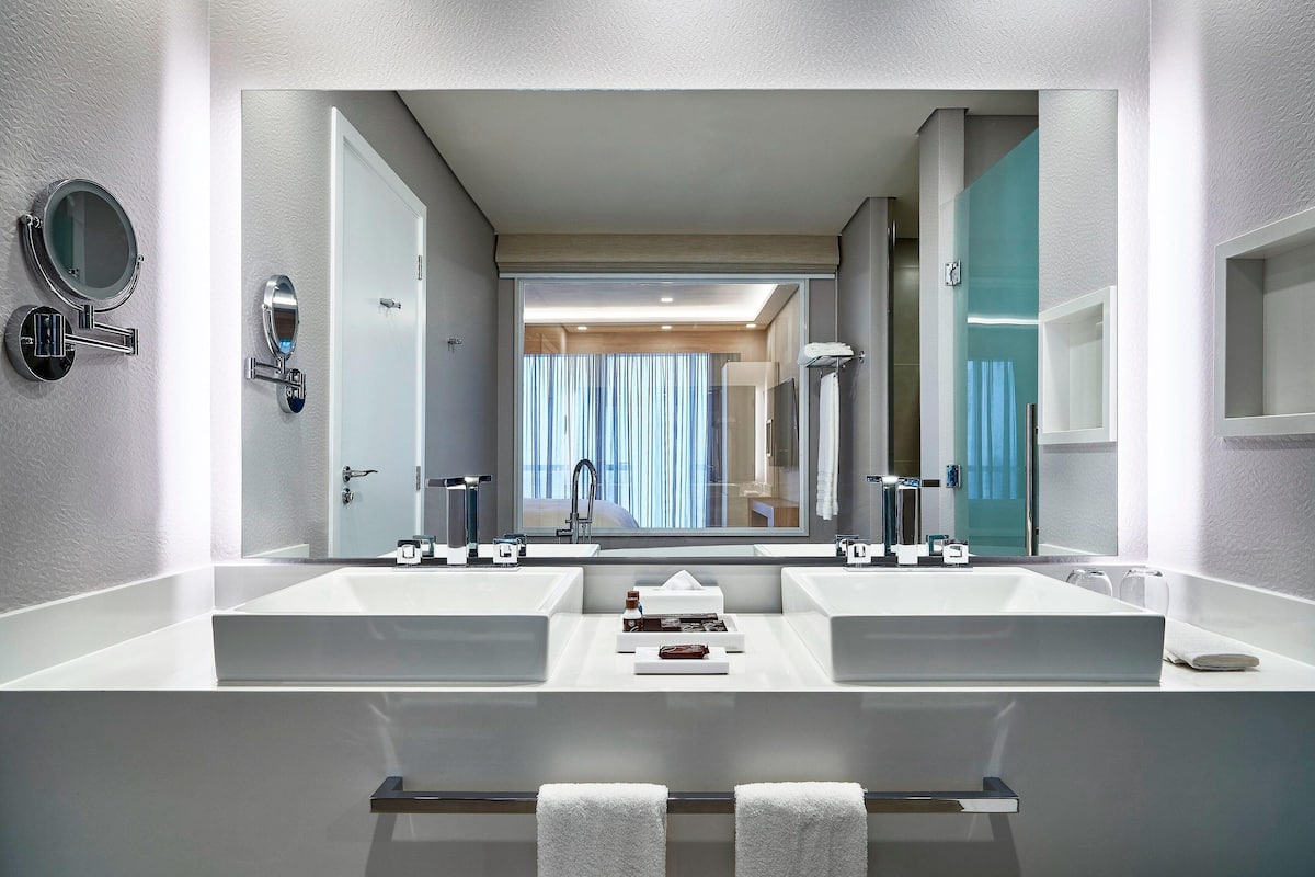 shower, free toiletries, hair dryer, bathrobes