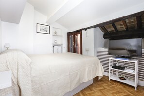 1 camera, ferro/asse da stiro, Wi-Fi gratuito, lenzuola
