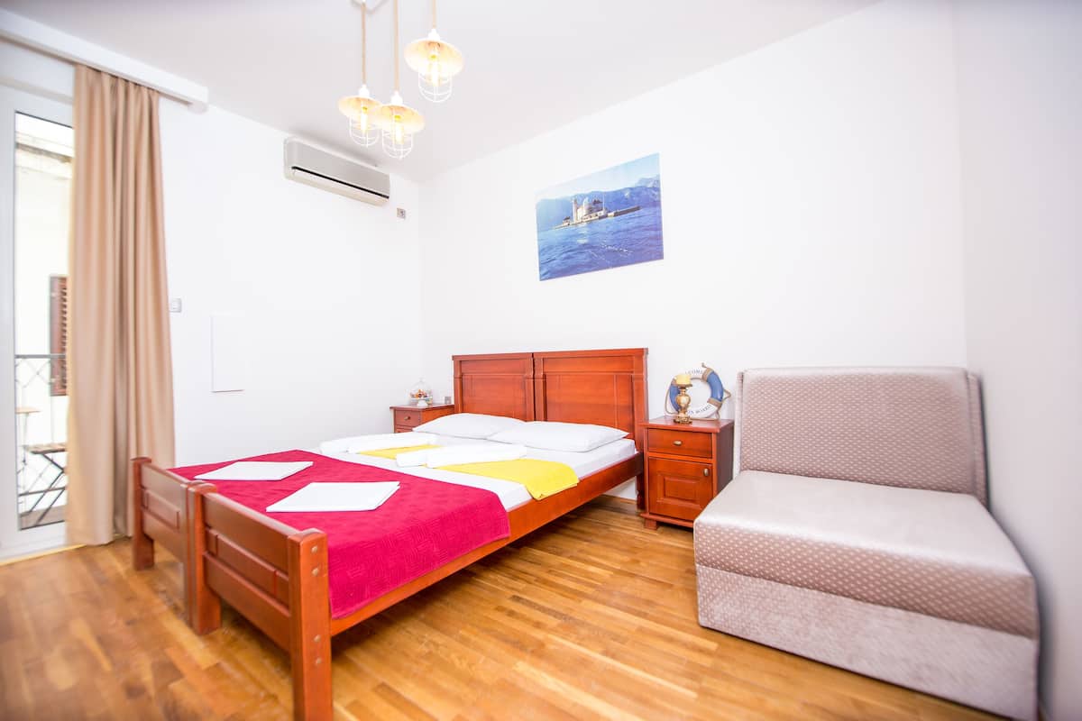 Classic Triple Room, Multiple Beds, Non Smoking | Minibar, in-room safe, individually decorated, desk
