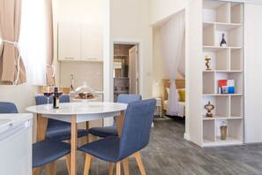 Dieden Deluxe Apartment, 1 Bedroom | 객실 내 식사 공간