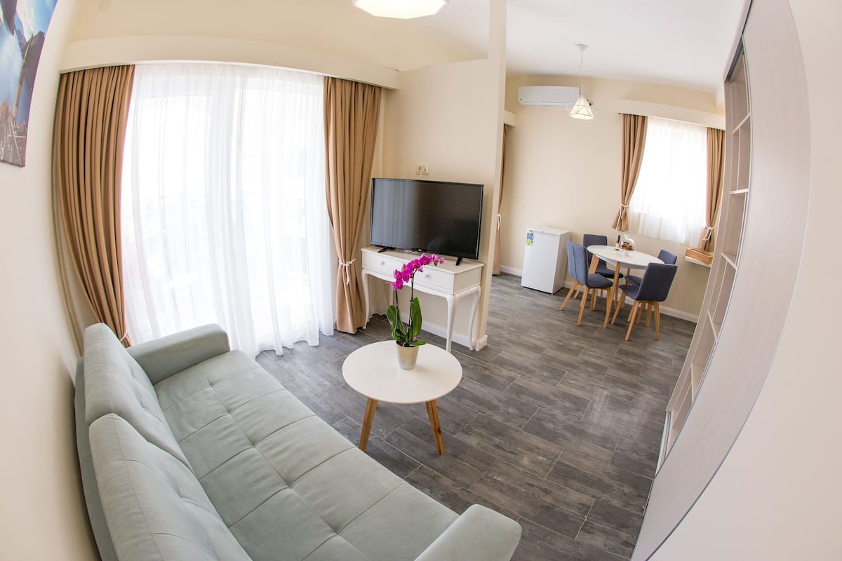 Dieden Deluxe Apartment, 1 Bedroom | 客廳 | 平面電視