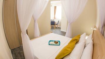 Dieden Deluxe Apartment, 1 Bedroom | Minibar, in-room safe, desk, blackout drapes