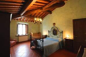 7 Schlafzimmer, Bügeleisen/Bügelbrett, WLAN