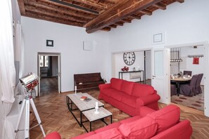 Smart TV - Regal Home in Trastevere 3BR (Roma)