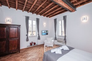 3 slaapkamers, een strijkplank/strijkijzer, gratis wifi, beddengoed
