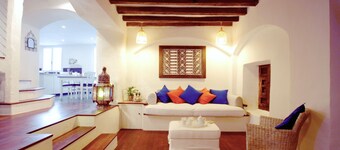 Uitzonderlijk huis in het centrum van het prachtige witte dorp Casares.