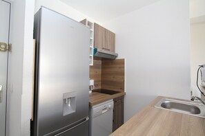 Refrigerador, microondas, horno y lavavajillas 