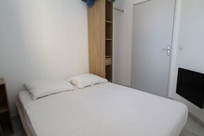 1 Schlafzimmer, Bügeleisen/Bügelbrett