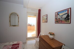 2 Schlafzimmer, Bügeleisen/Bügelbrett