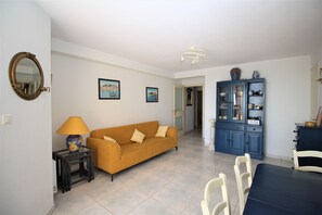 Unclassified image, 5 of 13, button - 3 room apartment with sea view and parking space (Canet-en-Roussillon)