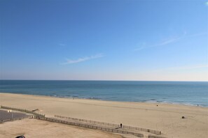 Unclassified image, 4 of 13, button - 3 room apartment with sea view and parking space (Canet-en-Roussillon)