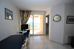 Unclassified image, 5 of 13, button