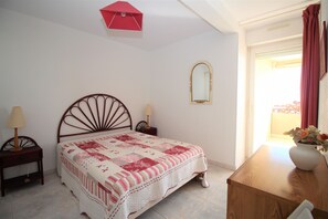 2 habitaciones y tabla de planchar con plancha 