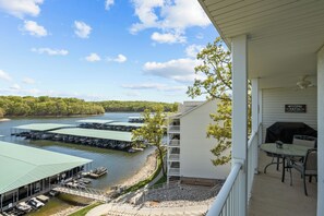 Outdoor dining - Parkview Bay 1A-132 Two Bedroom Lakefront Condo with View of the State Park! (Osage Beach)