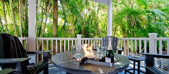 Spacious 3 bedroom town home on Anna Maria Island, community pool.